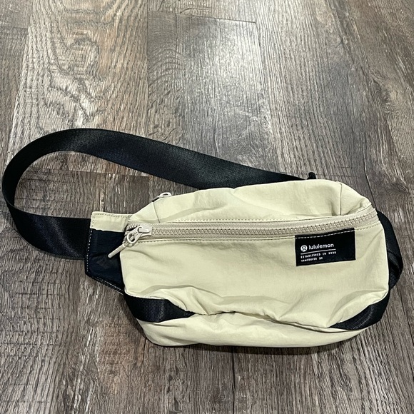 Lululemon Athletica Tan and Black Belt Bag - Picture 7 of 7